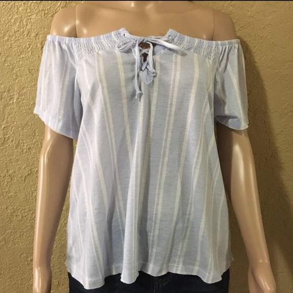 Tops - ⭕️ bundle 3/$20!! Striped blouse